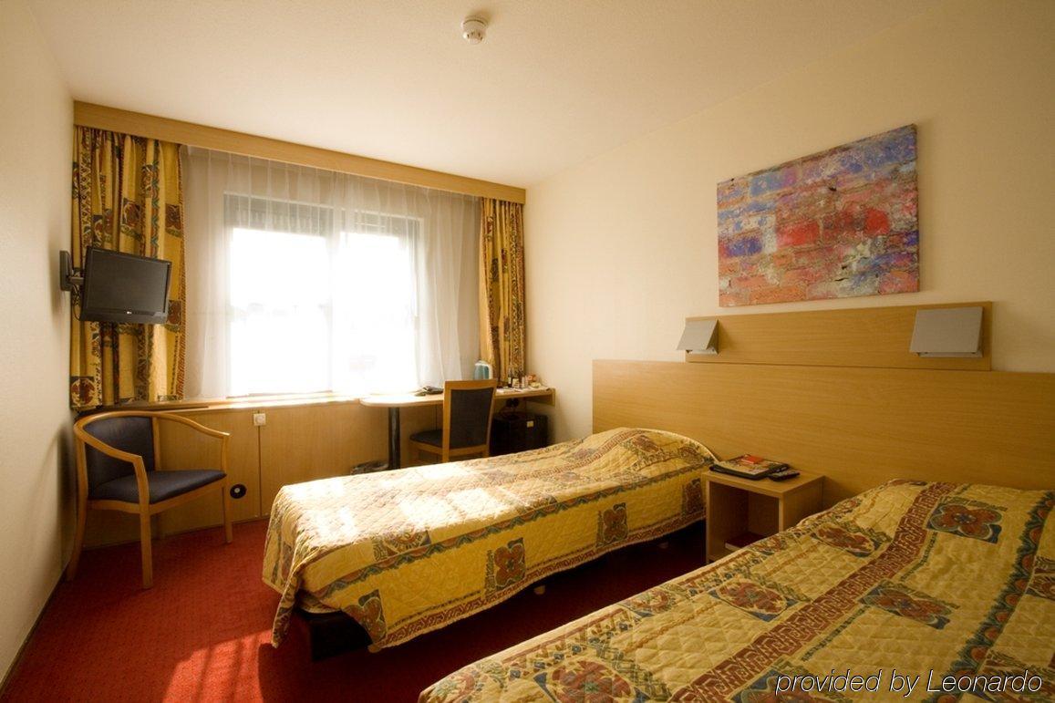 Bastion Hotel Nijmegen Bagian luar foto